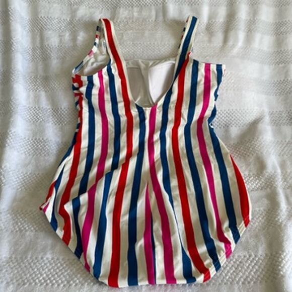 New NWOT Lands End Asymmetrical Americana Stripe One Piece Bathing Suit Size 12 - Picture 3 of 3
